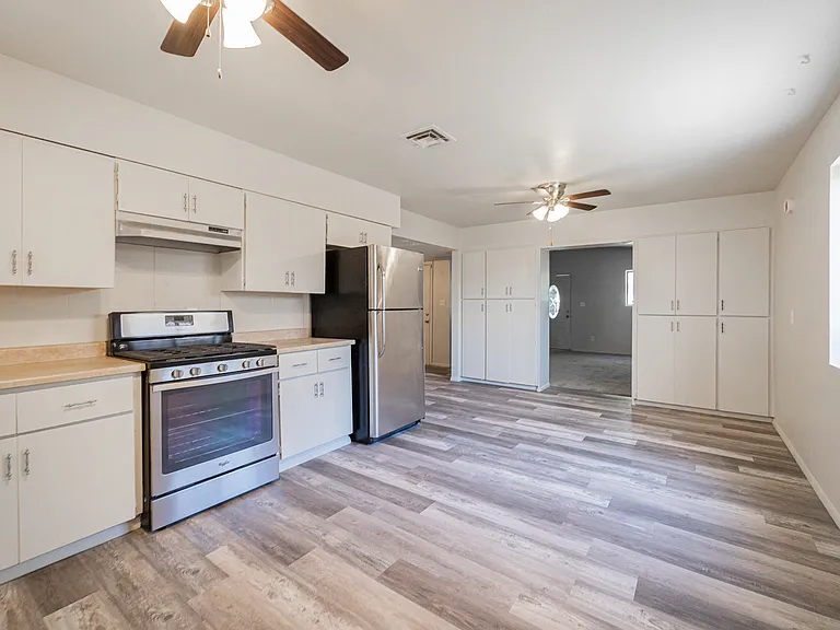 1423 E Virginia Ave — Photo 14