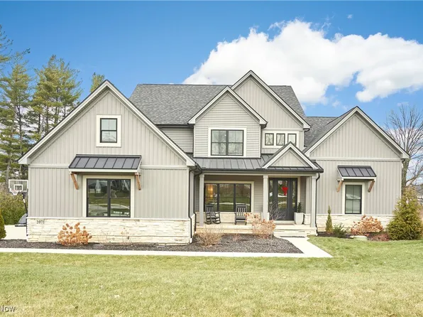 2071 Lanterman Cir, Hinckley, OH 44233