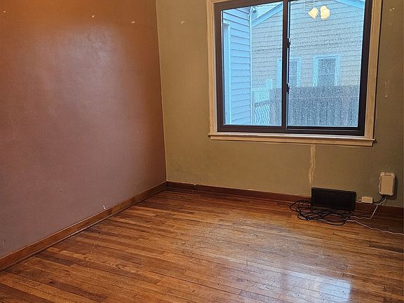 5th image of 1202 W Desmont Dr