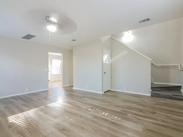 1006 Zachary Dr — Photo 9
