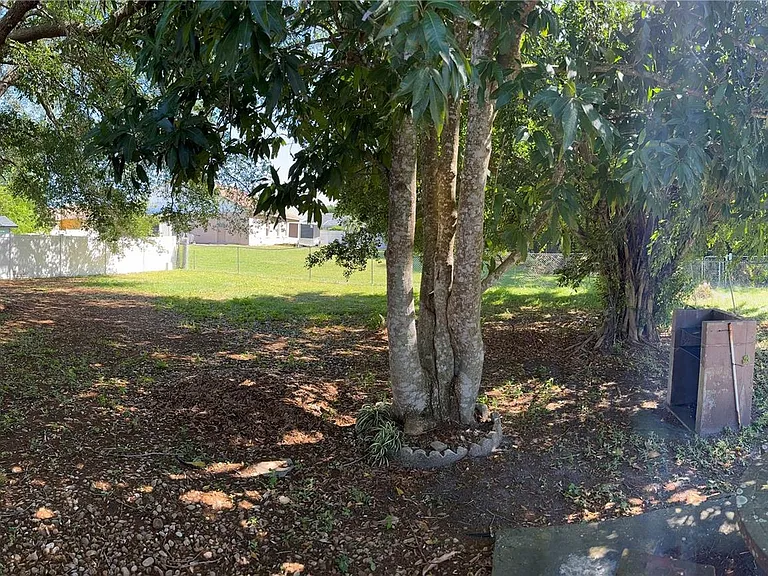 236 La Paz Dr — Photo 11