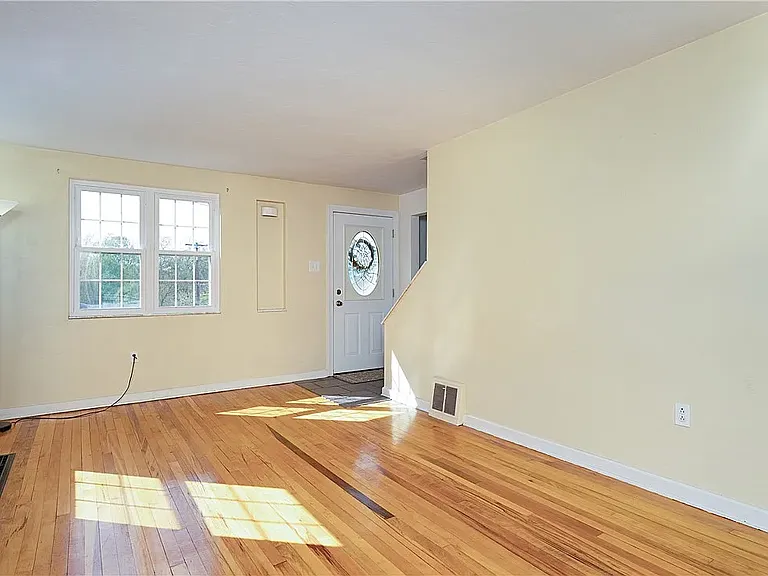 129 Buehner Dr — Photo 4