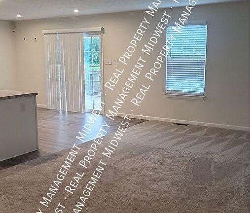 4th image of 361 Warm Springs Dr