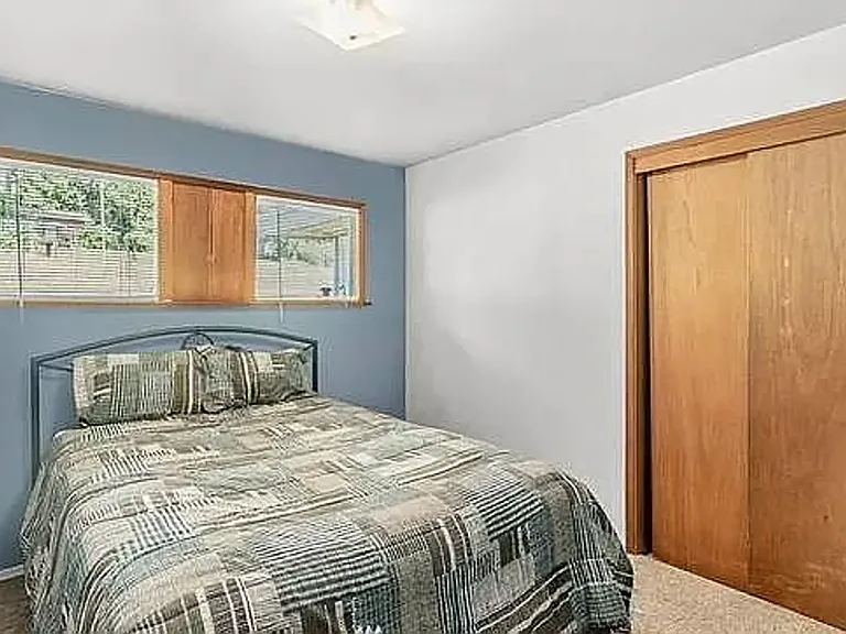 16210 Larch Way — Photo 12