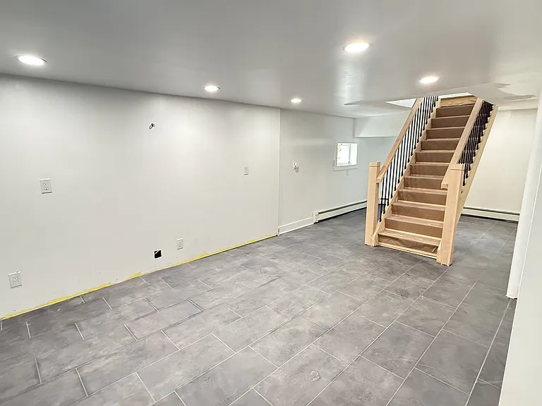 610 Laurelton Blvd #3 — Photo 17