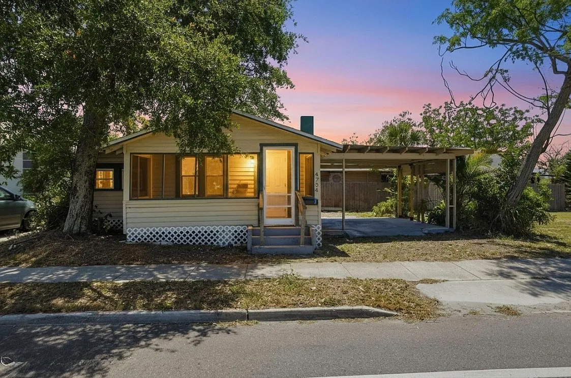 3 bed, 900 sqft, $2,395 — Photo 1