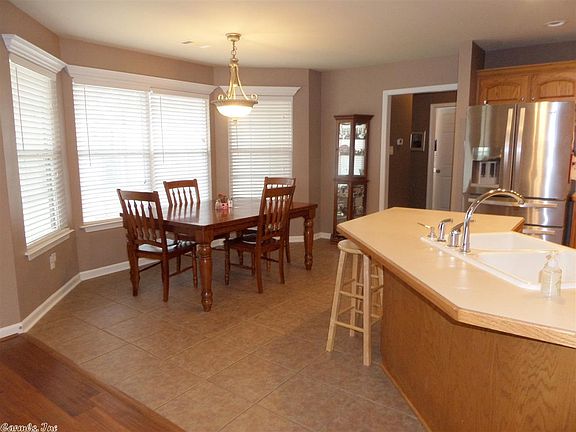 5th image of 920 Reynolds Dr