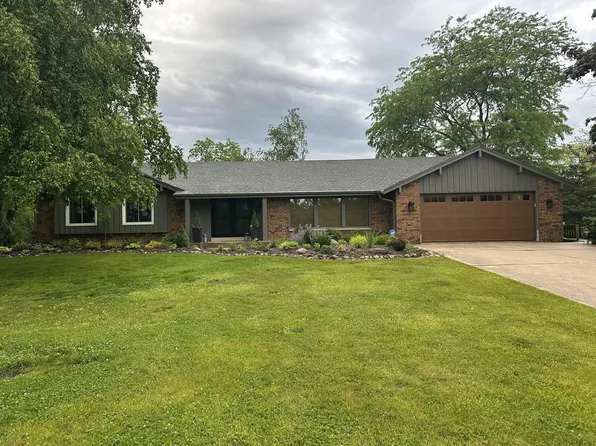 2042 West Wildwood DRIVE, Mequon, WI 53092