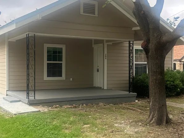 208 Washington St, Bowie, TX 76230