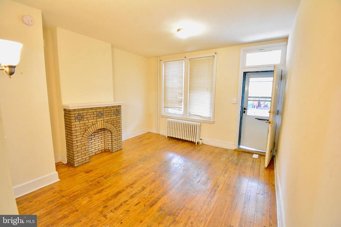 3 bed, 1.5 bath, 1064 sqft, $2,000 — Photo 4