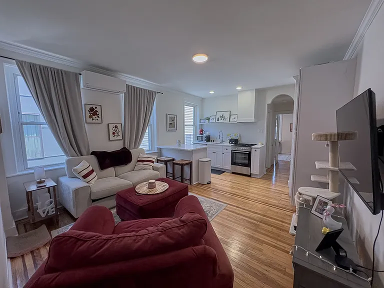 1223 N Franklin St #3R — Photo 2