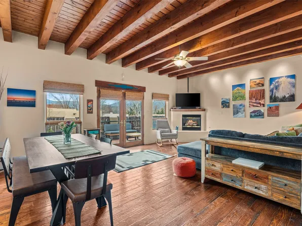 218 Calle Roble, Santa Fe, NM 87501