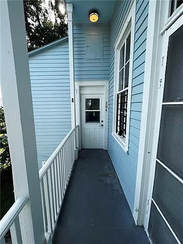 126 S Hennessey St — Photo 3