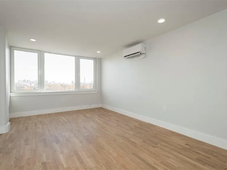 335 Harvard St #8 — Photo 4