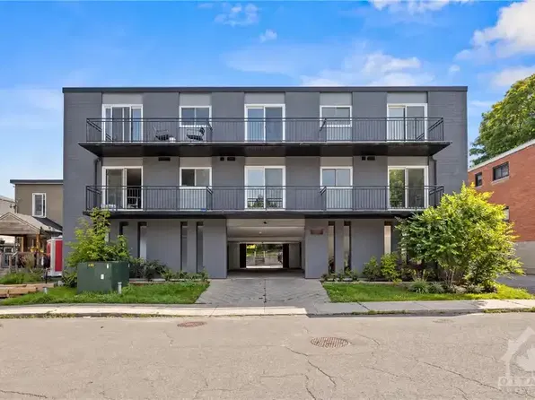 99 Rosemount Ave #302, Ottawa, ON K1Y 1P5