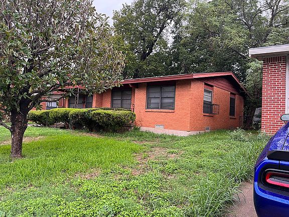 2nd image of 1331 Adelaide Dr