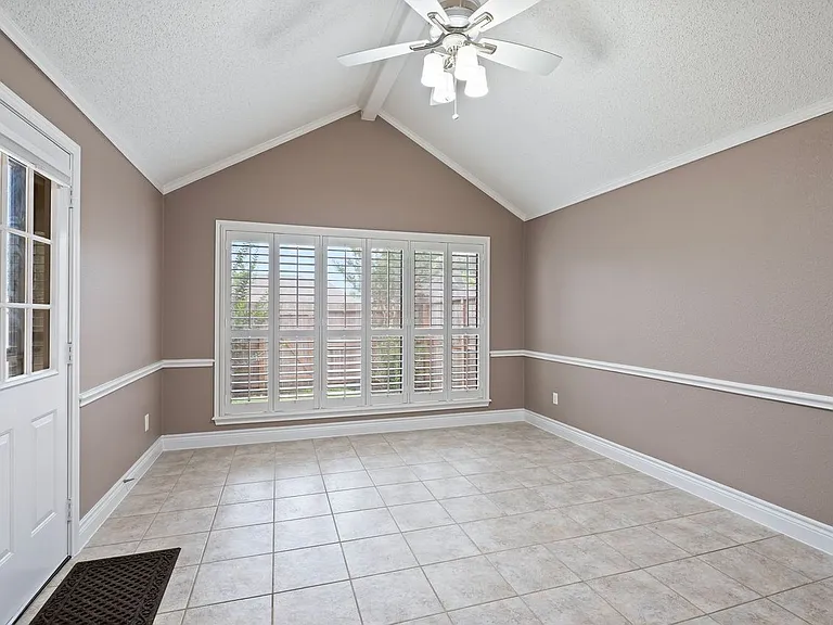 410 Live Oak Ln — Photo 10