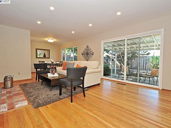 3rd image of 751 Catalina Dr