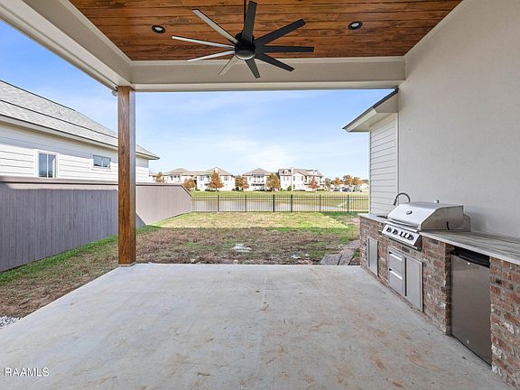 5th image of 102 Soundview Way