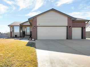 2405 E Spring Hill Ct, Goddard, KS 67052