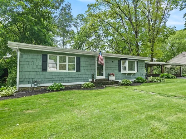 228 Hillside Rd, Southbridge, MA 01550