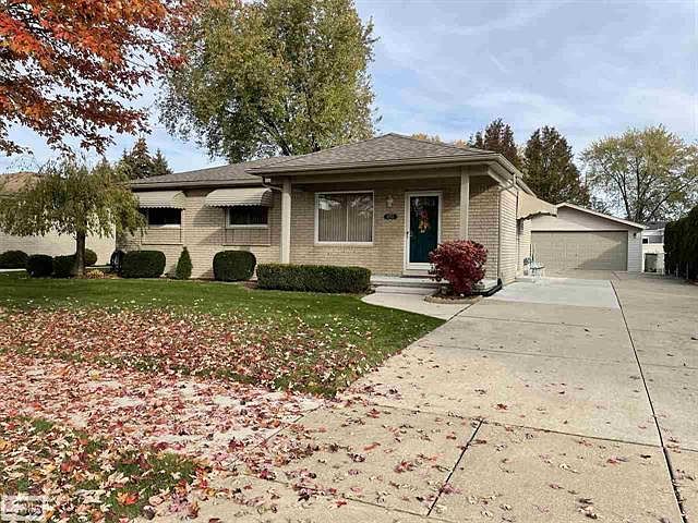 1st image of 40728 Oakwood Ct