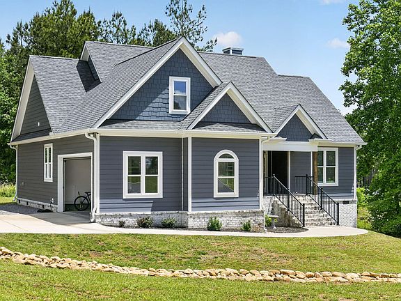 3rd image of 370 Cumberland Cir