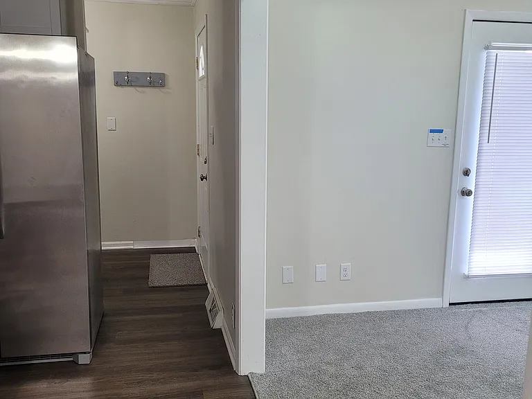 920 Princeton Dr — Photo 12