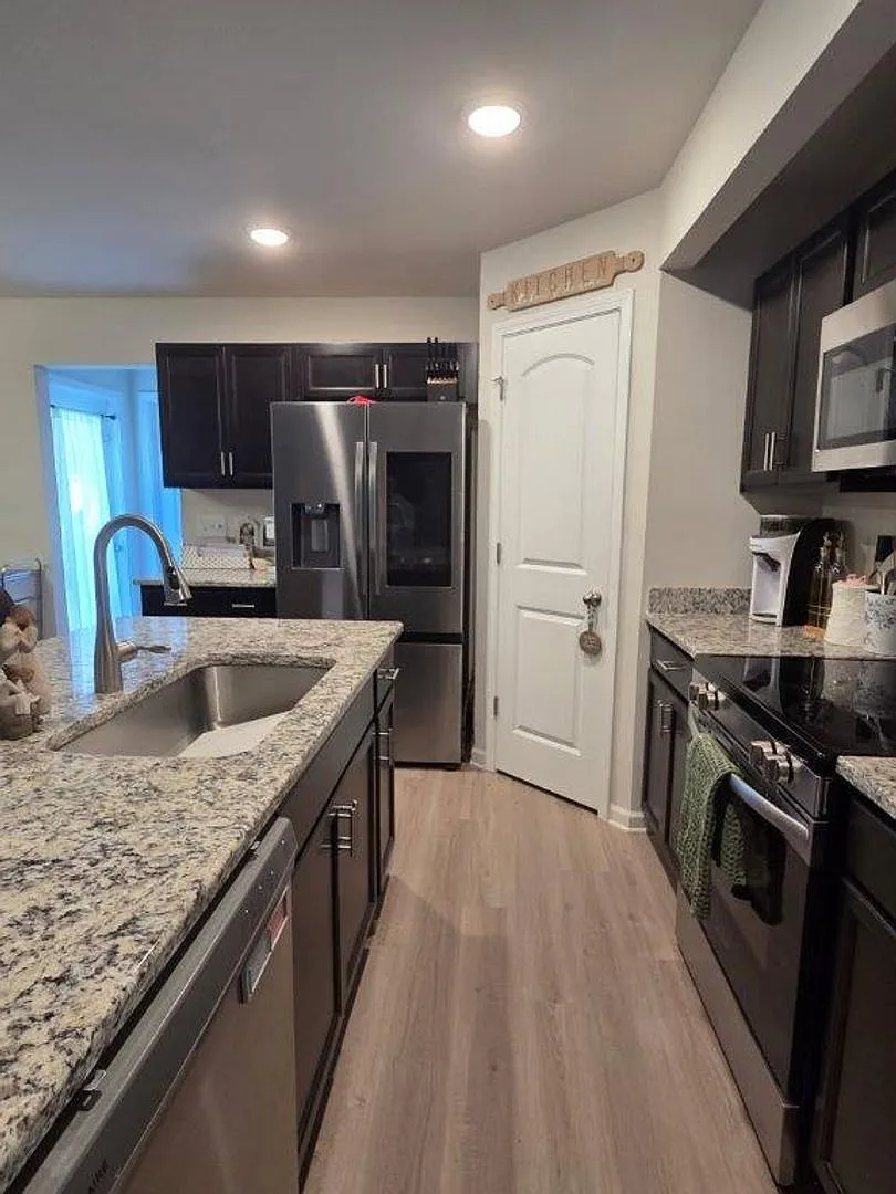 107 Streamlet Drive — Photo 4
