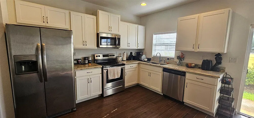 3 bed, 1496 sqft, $3,000 — Photo 4