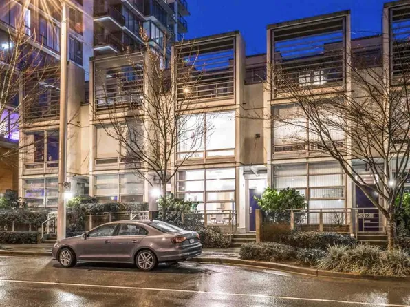 326 W 1st Ave, Vancouver, BC V5Y 3T7