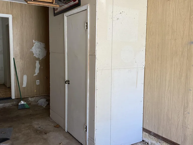 429 E Hillcrest Ln — Photo 23