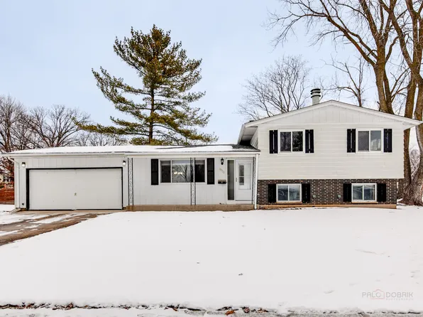 18758 W Highfield Dr, Gurnee, IL 60031