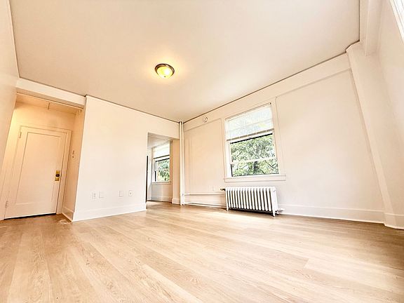 5th image of 404 E Howell St #401