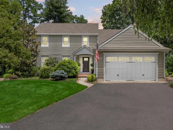 3 Circle Dr, Moorestown, NJ 08057