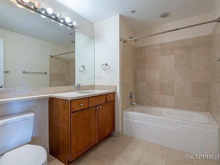 200 N Jefferson St #2107 — Photo 11