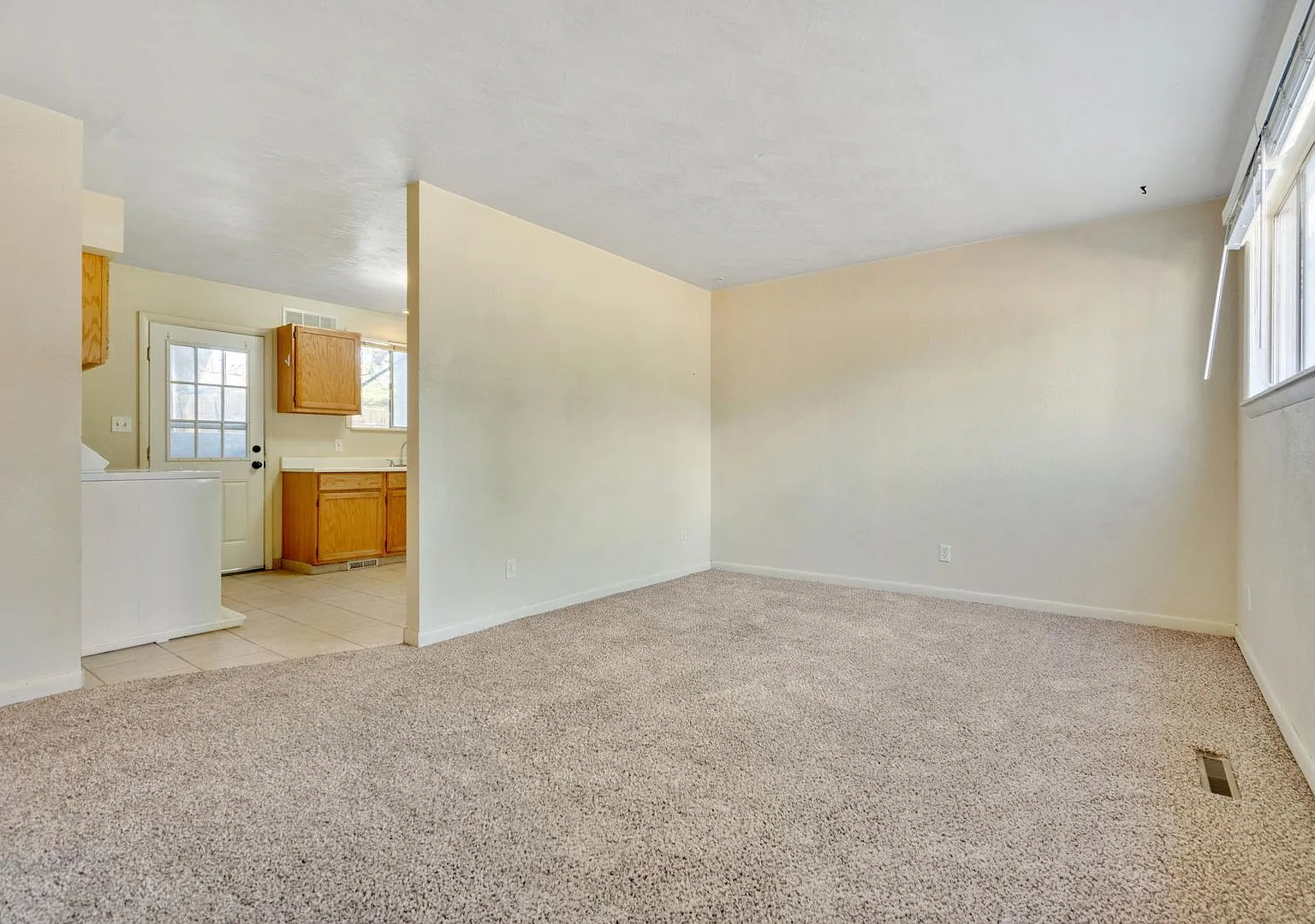 2108 Applewood — Photo 2