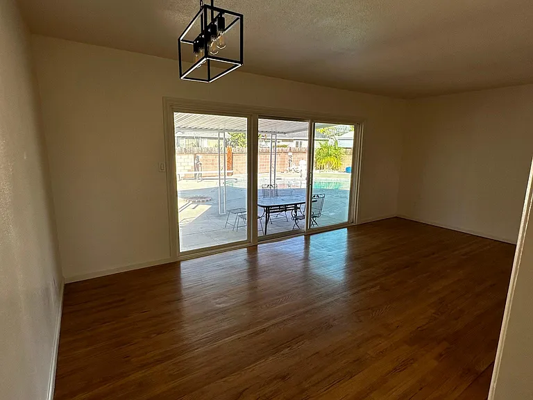 1611 W Hill Ave — Photo 9