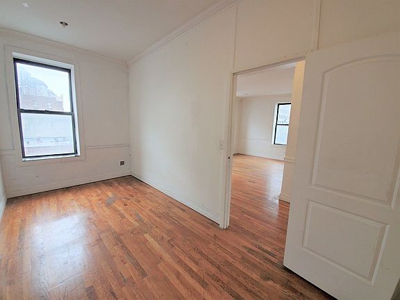 4th image of 44 Willoughby St #3F