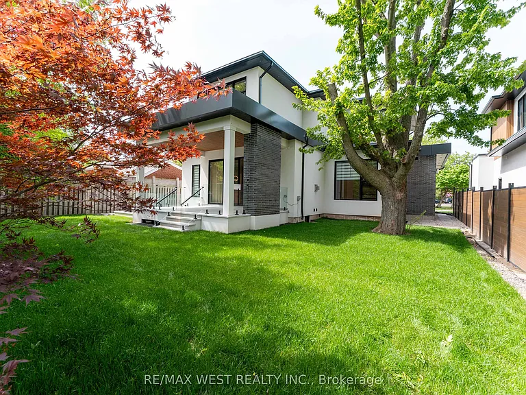 510 Wellington Cres — Photo 46