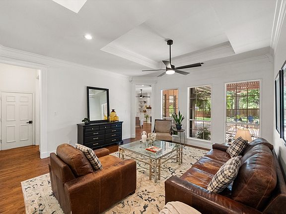 3rd image of 8337 Thornhill Dr