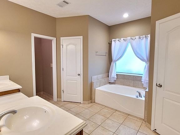 5th image of 610 Coleman Way