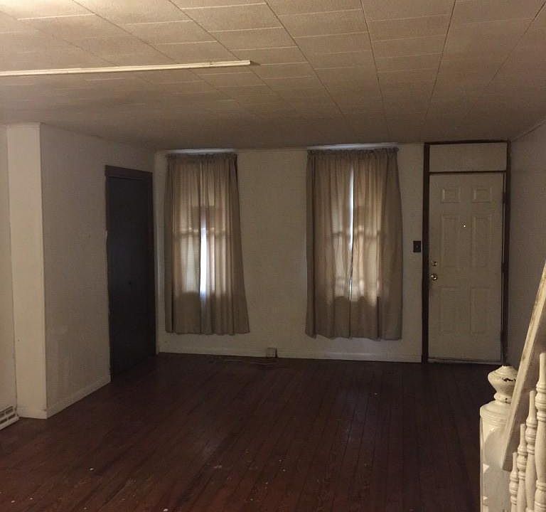 2nd image of 207 Stroud St