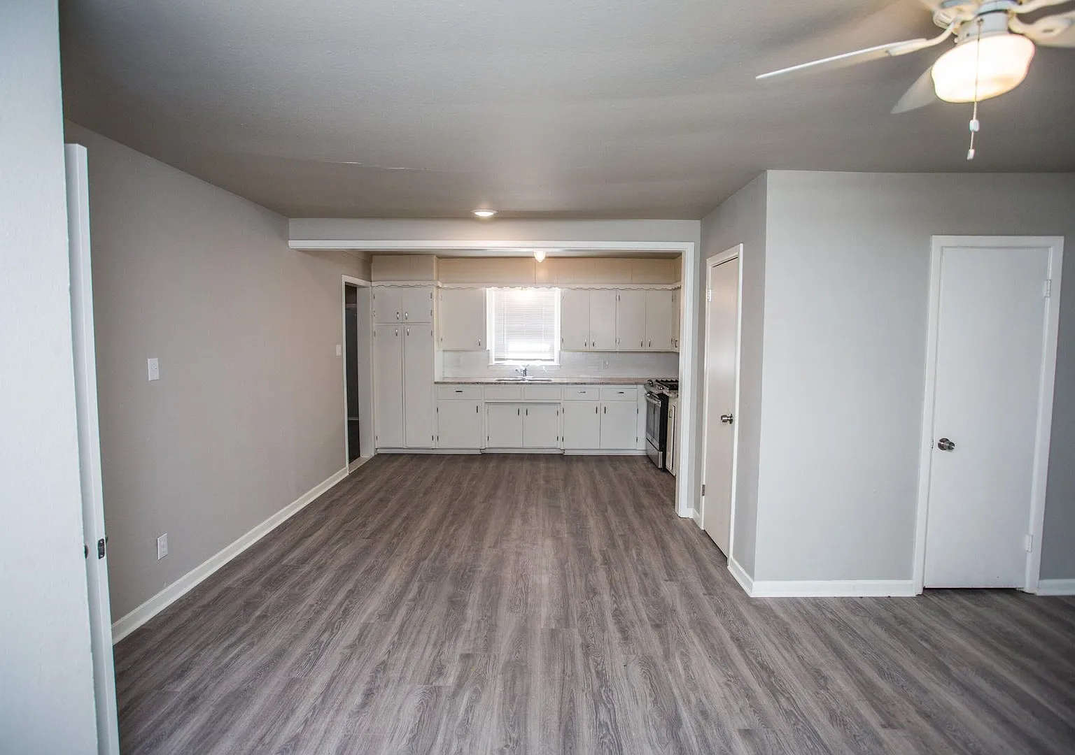 Spacious 4 Bed 2 Bath with Big Backyard — Photo 3