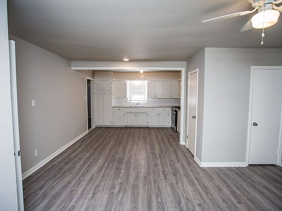 3rd image of 4629 Elgin Ave