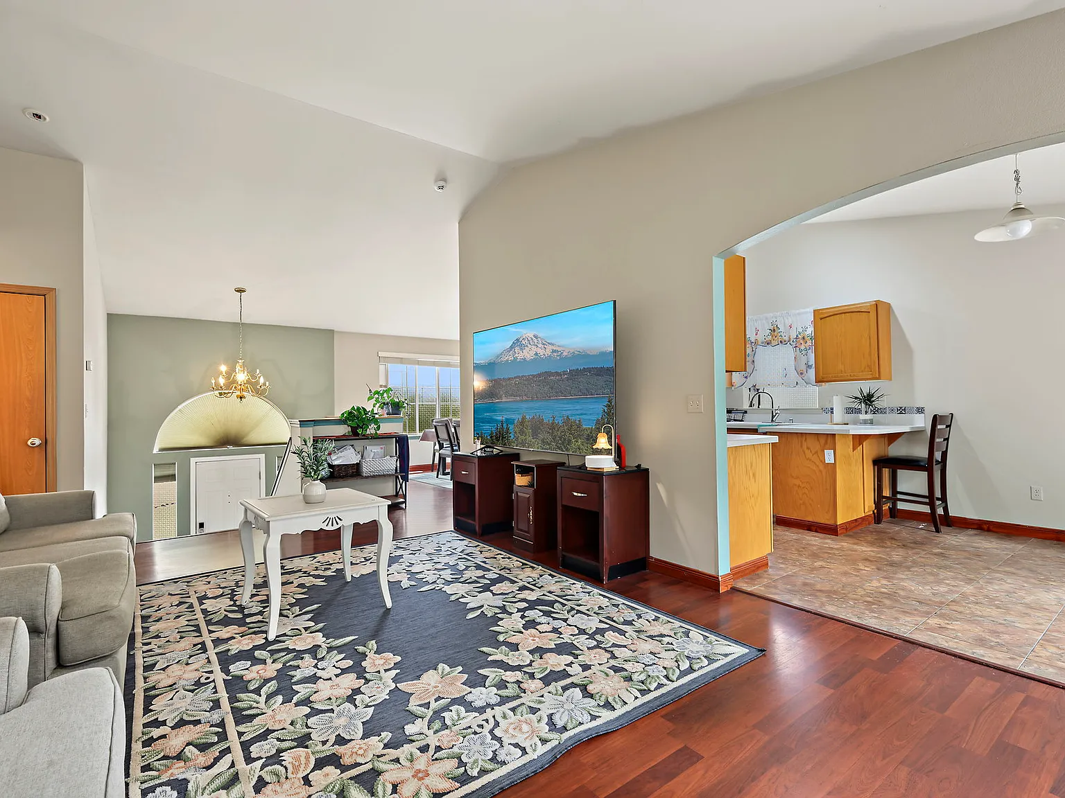 4 bed, 2466 sqft, $3,195 — Photo 4