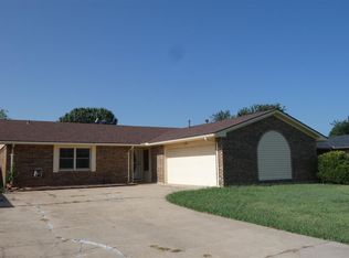 7010 NW Kingsbury Ave, Lawton, OK 73505