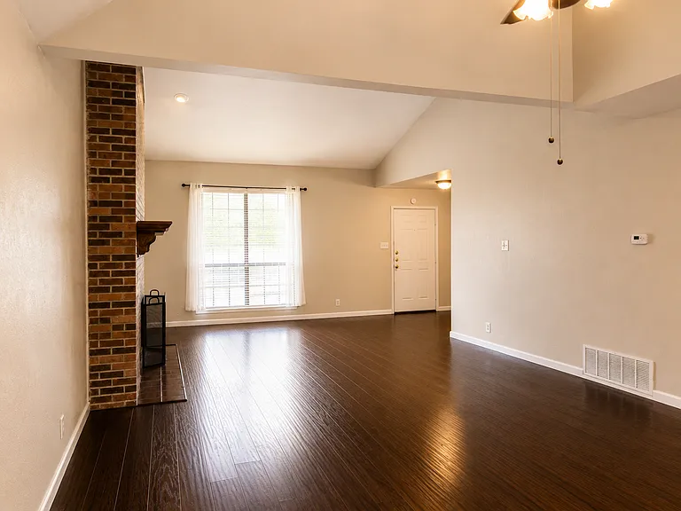 126 Hollyhill Ln #126 — Photo 5