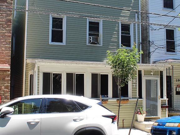 3rd image of 197 York Ave