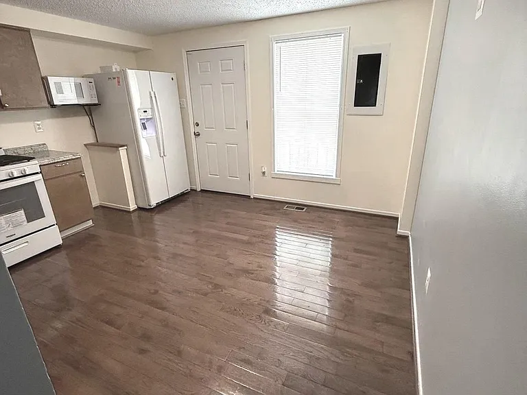 1754 Abbotston St — Photo 10